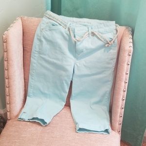 Gloria Vanderbilt capris